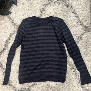 Black striped lululemon top